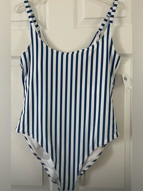 NWT Old Navy Swimsuit